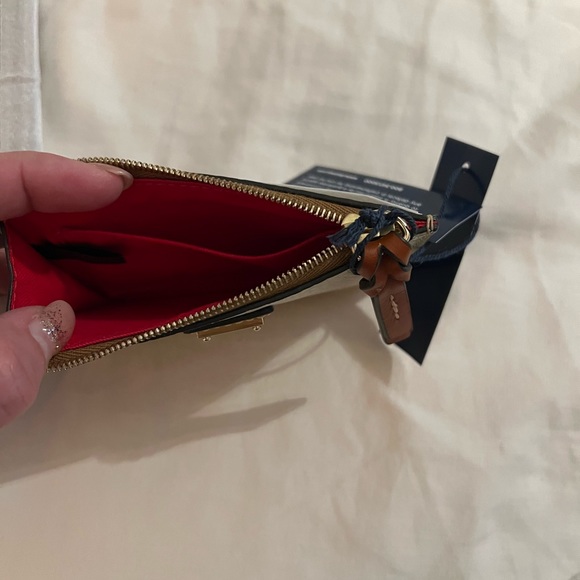 Dooney & Bourke beautiful card holder / wristlet - Picture 2 of 7